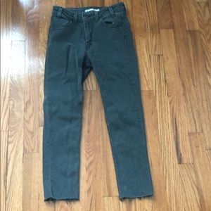 Levi’s gray cropped  skinny jeans!